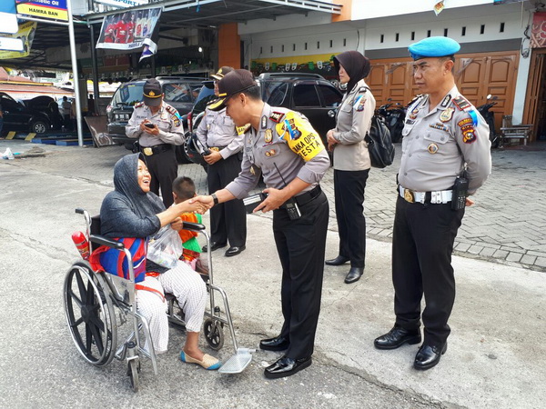 Wakapolresta Bantu Kaum Dhuafa